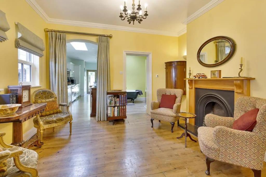 Windsor/Legoland/Ascot Charming 3Br Home In Centre Luaran gambar